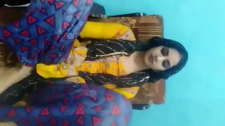 Sex close to My cute newly married neighbour bhabhi&comma; desi bhabhi sex motion picture on every side hindi audio